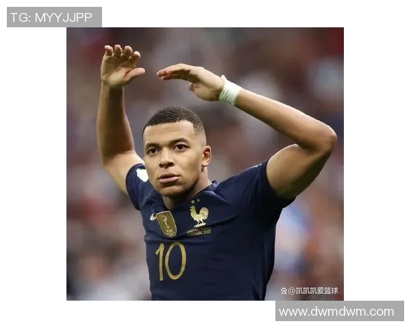 17号足球明星展现艺术才华绘画作品引发球迷热议与赞赏 17号足球明星展现艺术才华绘画作品引发球迷热议与赞赏